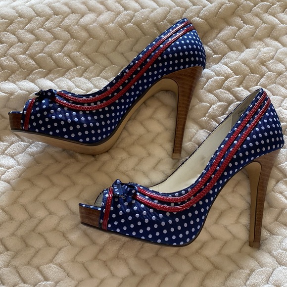 Like new, worn once for Halloween event - Picture 2 of 4